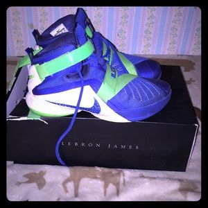 SZ 10 Nike Lebron Soldier IX Sprite Edition